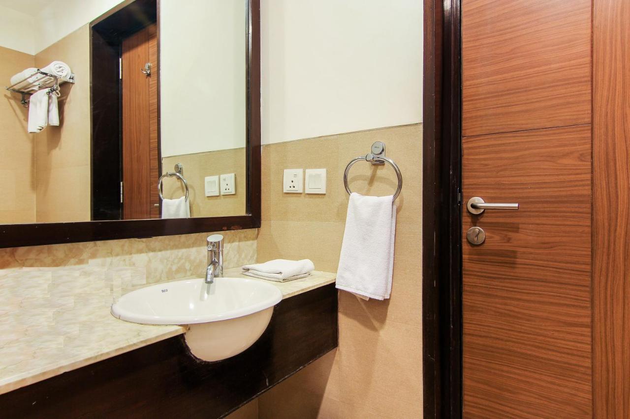 Vibe By The Lalit Traveller Hotel Faridabad Bagian luar foto