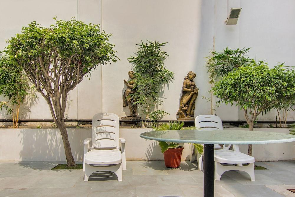 Vibe By The Lalit Traveller Hotel Faridabad Bagian luar foto