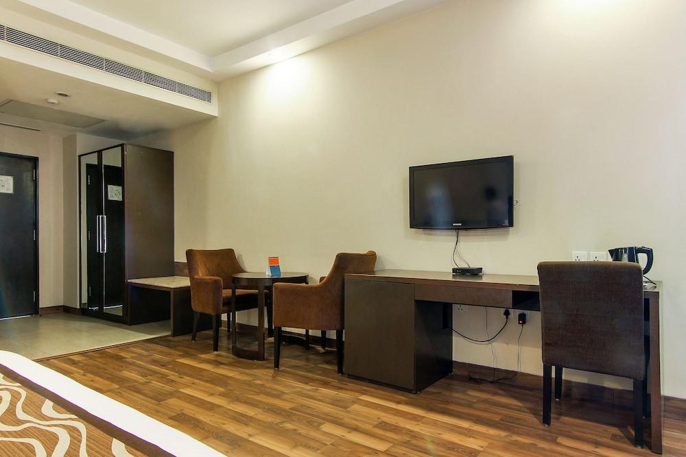 Vibe By The Lalit Traveller Hotel Faridabad Bagian luar foto