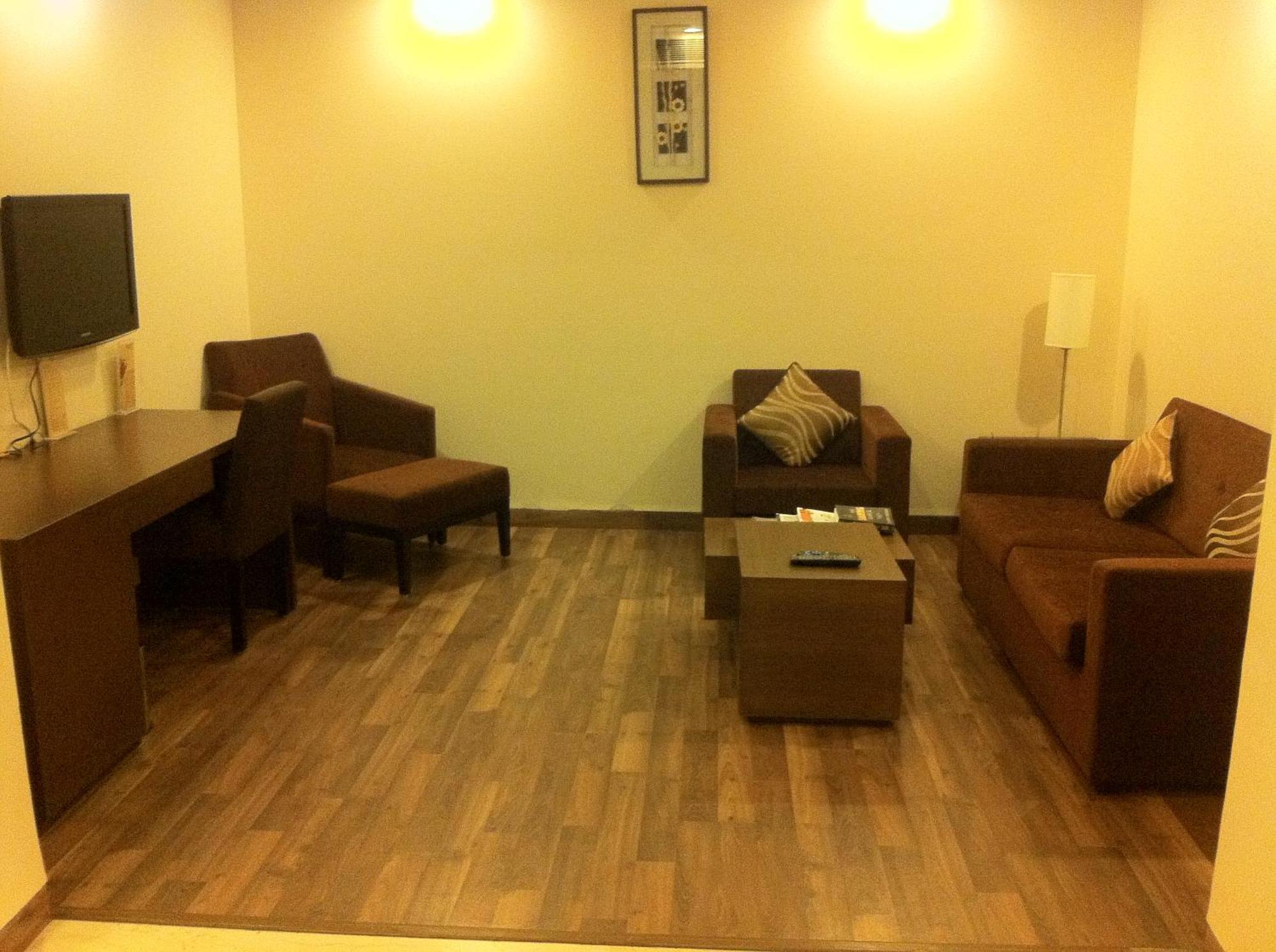 Vibe By The Lalit Traveller Hotel Faridabad Bagian luar foto