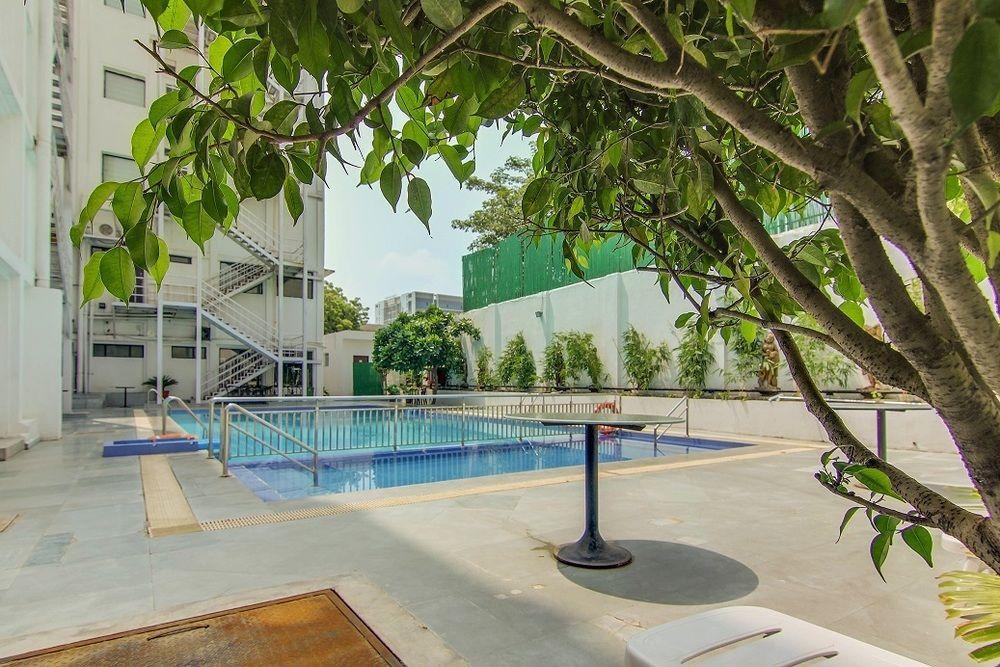 Vibe By The Lalit Traveller Hotel Faridabad Bagian luar foto