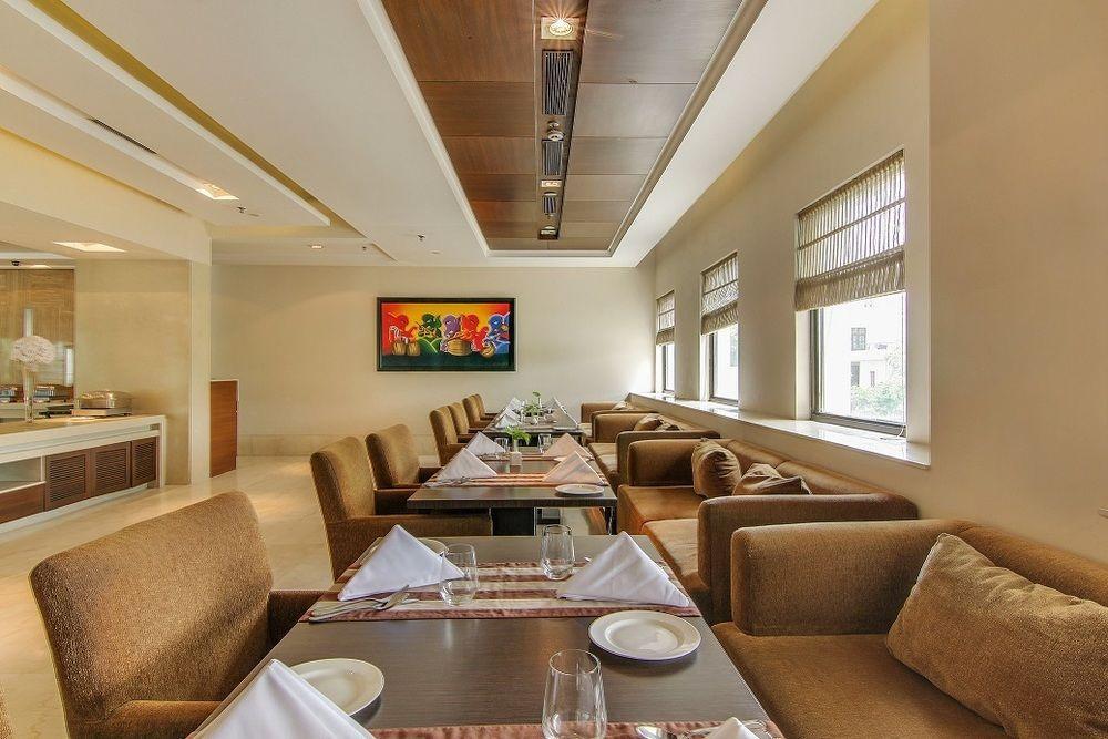 Vibe By The Lalit Traveller Hotel Faridabad Bagian luar foto