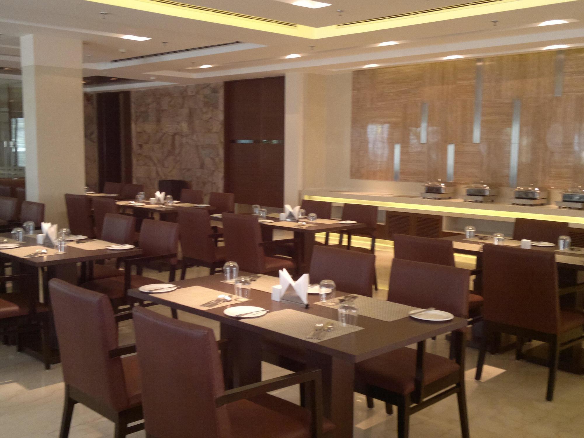 Vibe By The Lalit Traveller Hotel Faridabad Bagian luar foto