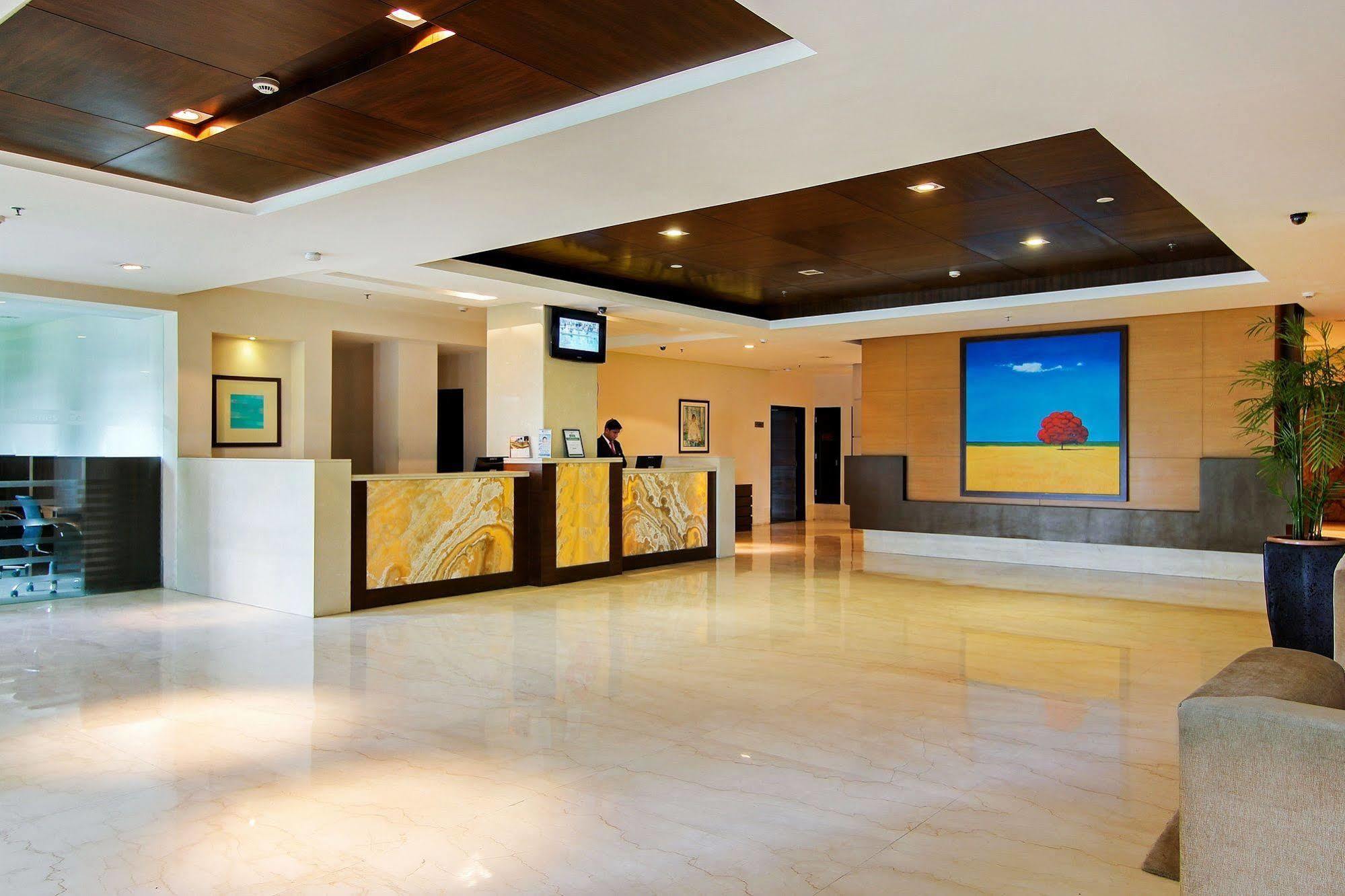 Vibe By The Lalit Traveller Hotel Faridabad Bagian luar foto