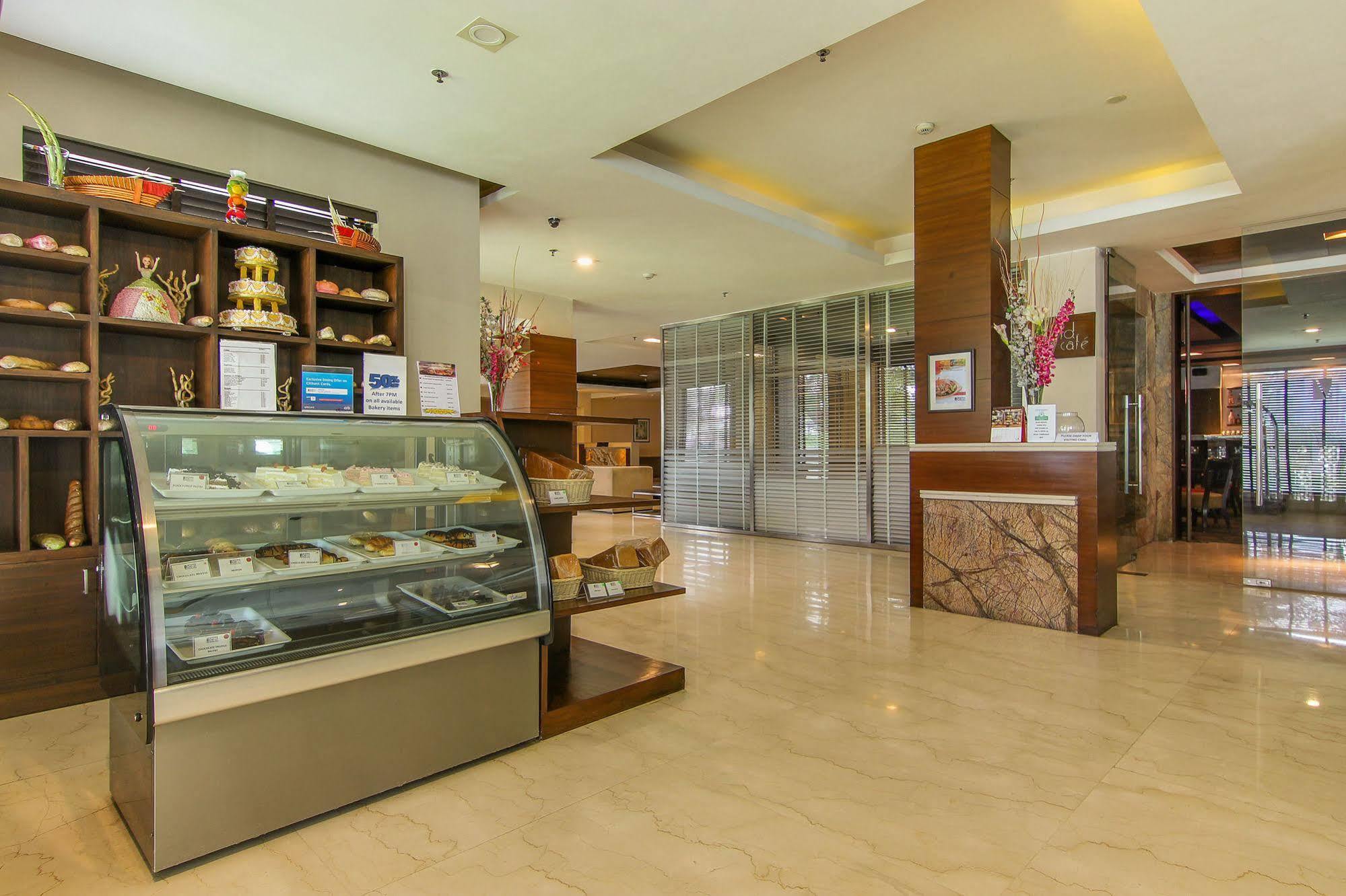 Vibe By The Lalit Traveller Hotel Faridabad Bagian luar foto