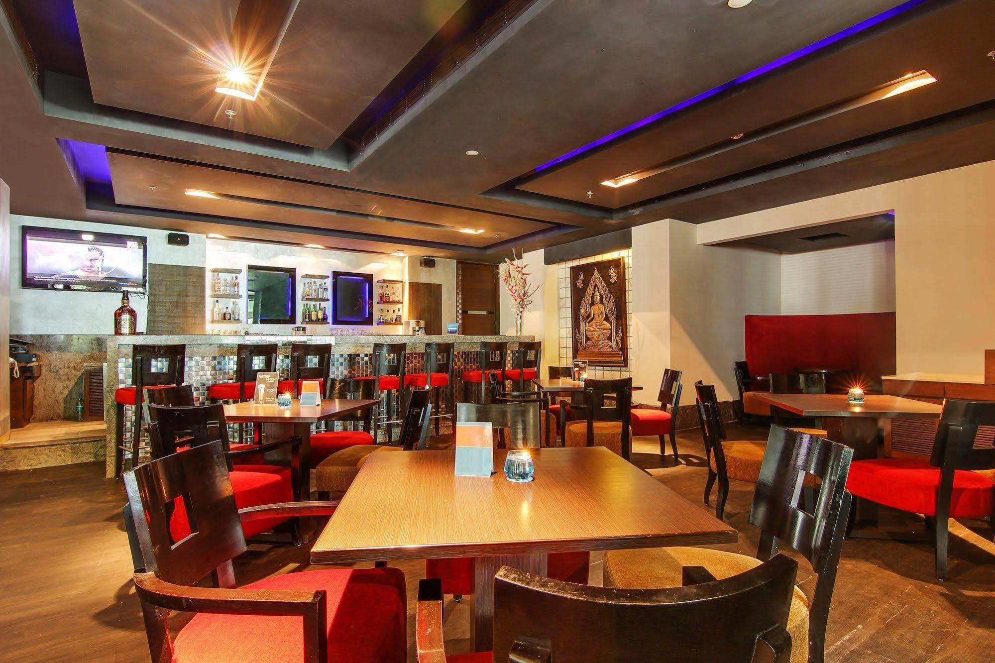Vibe By The Lalit Traveller Hotel Faridabad Bagian luar foto