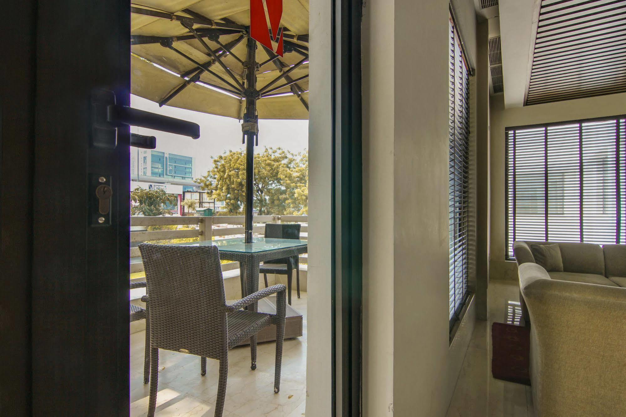 Vibe By The Lalit Traveller Hotel Faridabad Bagian luar foto