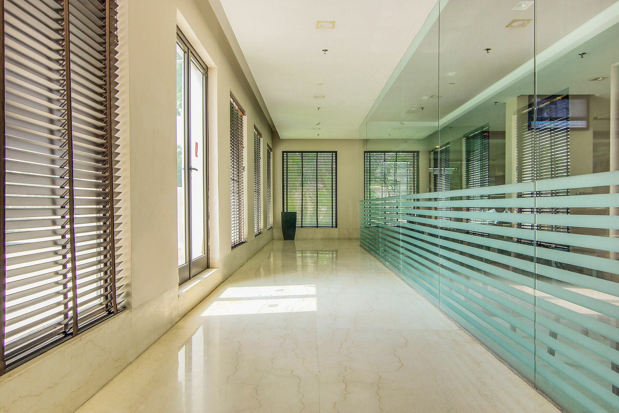 Vibe By The Lalit Traveller Hotel Faridabad Bagian luar foto